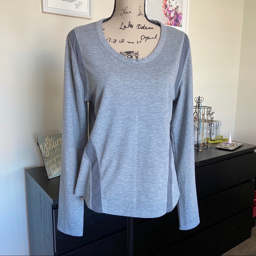 🦋3/$15🦋 Under Armour Long sleeve Top